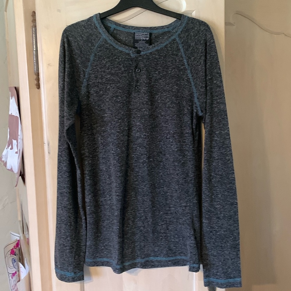 Shout House brand size Small long sleeve light weight t shirt in speckled grey
